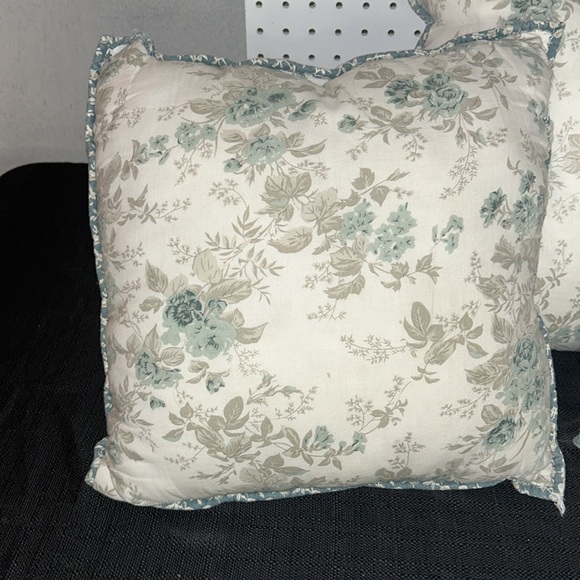 Set of 3 throw floral pillows 12 x 12 squared Colors: Blue Green white tan cream - Picture 4 of 8